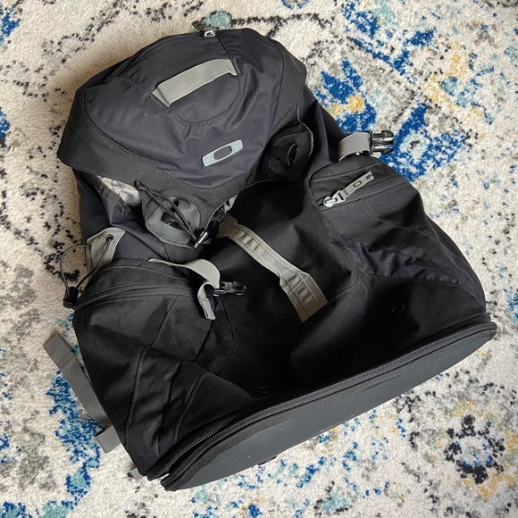 Oakley | Bags | Oakley Surf Backpack Black With Drainage Compartment ...
